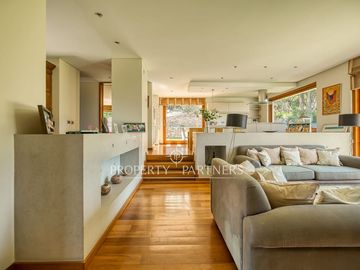 Moderna, eficiencia energética e impresionantes vistas a Santiago y al Manquehue
