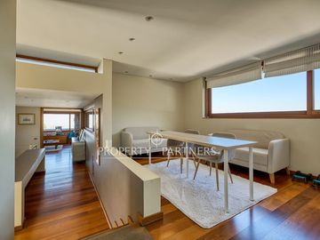 Moderna, eficiencia energética e impresionantes vistas a Santiago y al Manquehue