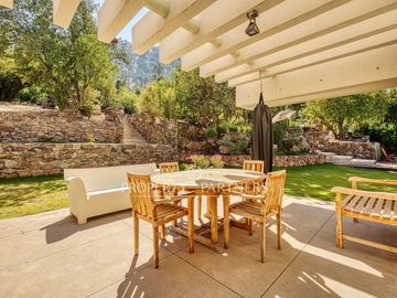 Moderna, eficiencia energética e impresionantes vistas a Santiago y al Manquehue