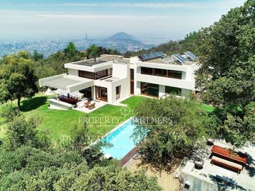 Moderna, eficiencia energética e impresionantes vistas a Santiago y al Manquehue