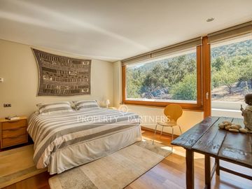 Moderna, eficiencia energética e impresionantes vistas a Santiago y al Manquehue