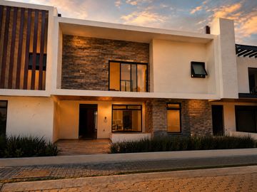 Casa en PRE VENTA, Lomas de Angelopolis III, Cascatta, 4 recamaras.