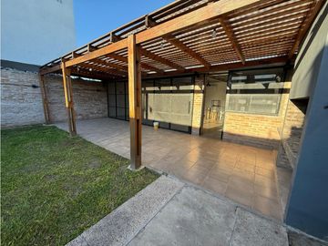 Quincho con Local comercial/monoambiente en ALQUILER