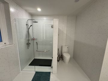 Elegant 4-Bedroom Pool Villa in Exclusive Tongson Bay