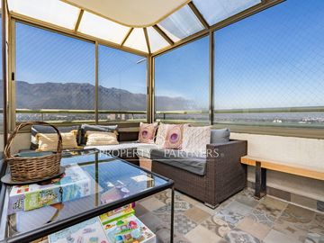 Lindo departamento remodelado con espectacular vista panorámica.