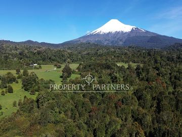 Precioso terreno de 23,76 ha con acceso al lago y vista panorámica al volcán Osorno y el Lago Llanquihue