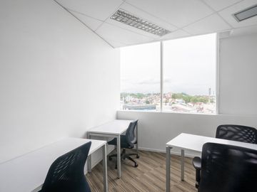 Akses all-inclusive ke ruang kerja, kantor virtual, dan ruang rapat di Regus Panin Tower