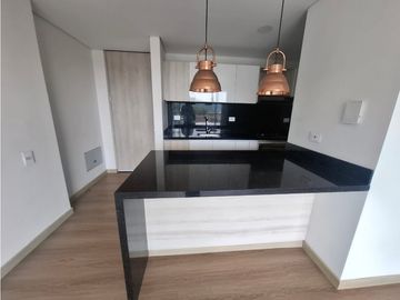 AMPLIO APARTAMENTO EN AVENIDA SUR