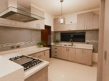 Casa en venta al sur de Saltillo en Fracc. La Cañada
