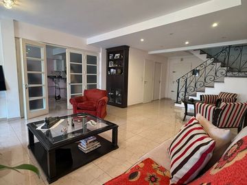 VENTA DUPLEX 4 AMB QUINCHO COCHERA PILETA LINIERS