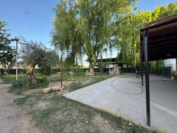 Galpones en venta con casa reciclada, Maipú