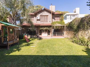 CASA EN VENTA BARRIO LA FLORIDA TRES DORMITORIOS