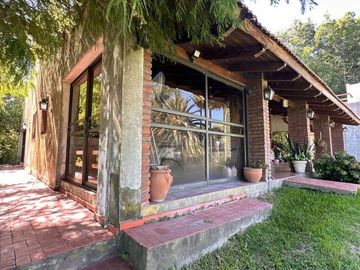 Casa exclusiva con bajada al río en Country Ubajay