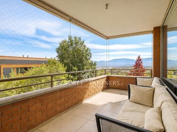 Espectacular departamento con diseño único de ingeniería, lujo y comodidad en San Carlos de Apoquindo.