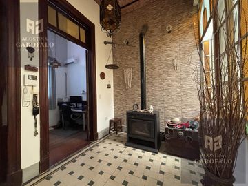 Bajo de precio, Venta Casa Lote propio 6 ambientes con amplia terraza y lavadero, Parque Chacabuco.