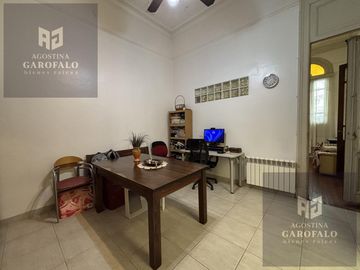Bajo de precio, Venta Casa Lote propio 6 ambientes con amplia terraza y lavadero, Parque Chacabuco.