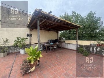 Bajo de precio, Venta Casa Lote propio 6 ambientes con amplia terraza y lavadero, Parque Chacabuco.