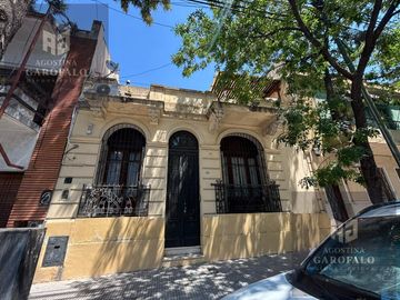 Bajo de precio, Venta Casa Lote propio 6 ambientes con amplia terraza y lavadero, Parque Chacabuco.