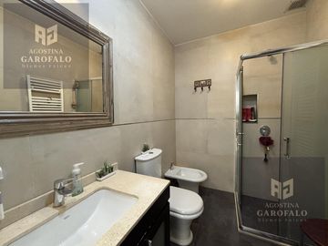 Bajo de precio, Venta Casa Lote propio 6 ambientes con amplia terraza y lavadero, Parque Chacabuco.