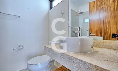 Casa en Venta y Renta en Cancún en Residencial Aqua con Terraza y Alberca