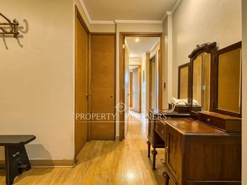 Cómodo departamento muy bien ubicado, a pasos del Portal de La Dehesa