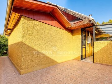 Amplia y cómoda casa de 2 pisos, sector Bilbao, parque Padre Hurtado