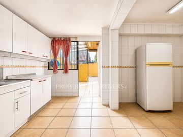 Amplia y cómoda casa de 2 pisos, sector Bilbao, parque Padre Hurtado