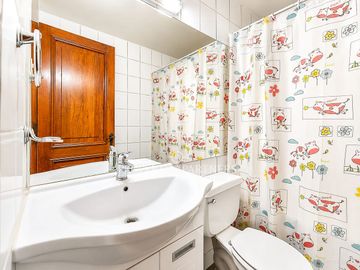 Amplia y cómoda casa de 2 pisos, sector Bilbao, parque Padre Hurtado