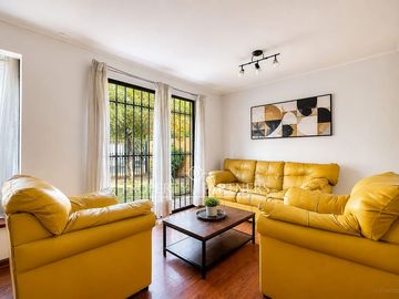 Amplia y cómoda casa de 2 pisos, sector Bilbao, parque Padre Hurtado