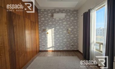 CASA EN VENTA EN ALTOZANO COMPLETAMENTE AMUEBLADA Y EQUIPADA FRENTE A PARQUE