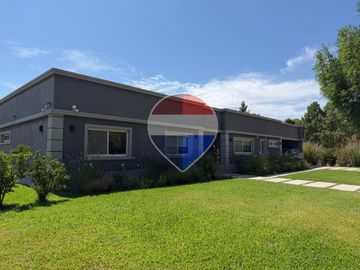 CASA 5 AMBIENTES EN CASUARINAS DEL PILAR