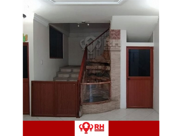 EDIFICIO CON OFICINAS, PARQUEADERO  Y GARITA DE ACCESO, MACHALA #AMJD