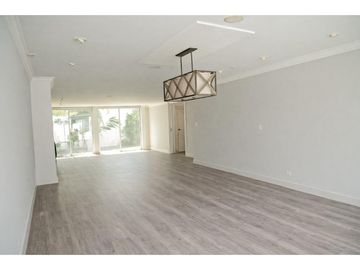 Vendo casa en La Alameda # 2268 cvd