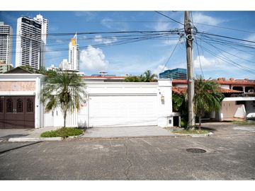Vendo casa en La Alameda # 2268 cvd
