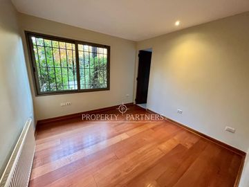 Arriendo de linda casa con espectacular jardín, Los Dominicos