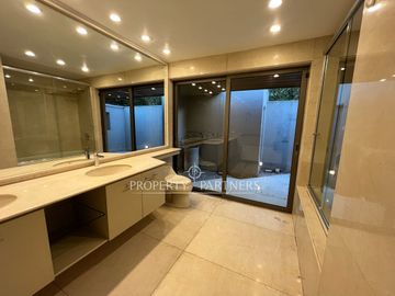 Arriendo de linda casa con espectacular jardín, Los Dominicos