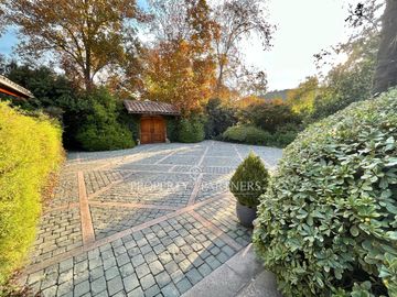 Arriendo de linda casa con espectacular jardín, Los Dominicos