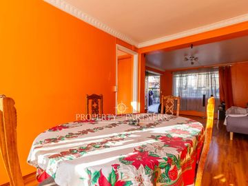 Acogedora Casa de 2 Pisos, Excelente Conectividad en La Cisterna