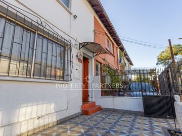 Acogedora Casa de 2 Pisos, Excelente Conectividad en La Cisterna