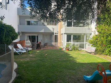 Casa en Venta, Abasto, Rosario, 3 dormitorios, patio y pileta !