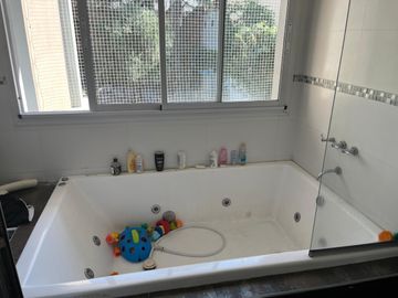 Casa en Venta, Abasto, Rosario, 3 dormitorios, patio y pileta !