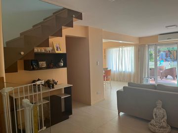Casa en Venta, Abasto, Rosario, 3 dormitorios, patio y pileta !