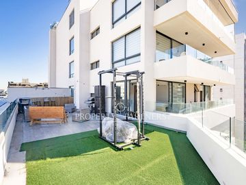 Exclusivo Departamento con 76Mts de Rooftop 2D2B1E1B. Oportunidad Comodidad y Amplitud!!