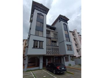 En venta en 12 de octubre - Ph Torre del rey  K.T