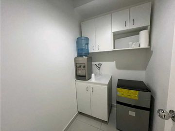 ALQUILER DE OFICINA CERCA DE MULTIPLAZA
