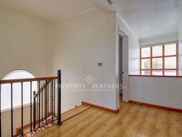 Amplia casa remodelada de 4 dormitorios + servicio y vista al mar – Jardines del Sur