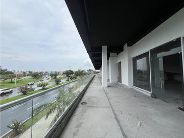 LOCAL COMERCIAL / THE SANDS / AV. BALBOA / 180 M2 / VACIO