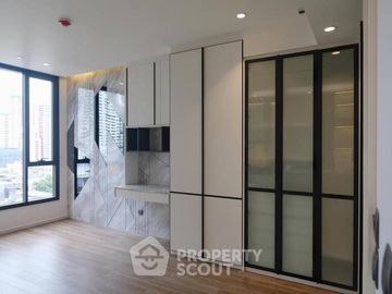 1-BR Condo at Muniq Sukhumvit 23 near MRT Sukhumvit