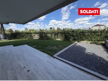 Departamento con jardín en Distrito Zug Caamaño Pilar – 2 ambientes, parrilla y 2 cocheras