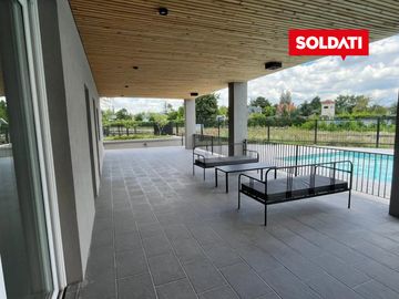 Departamento con jardín en Distrito Zug Caamaño Pilar – 2 ambientes, parrilla y 2 cocheras